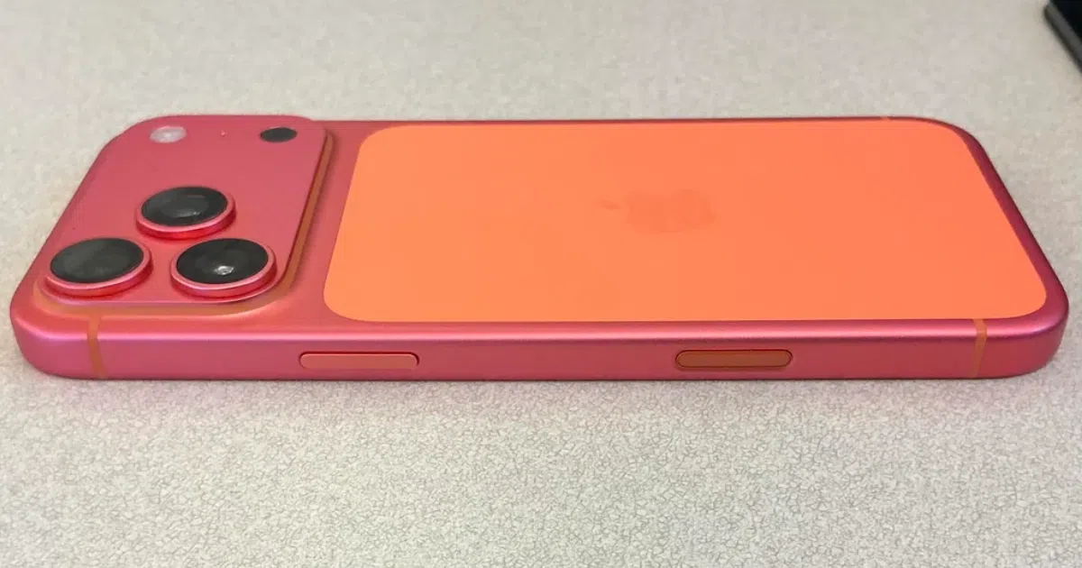 Les unités iPhone 17 Pro Max Cosmic Orange deviennent doucement roses