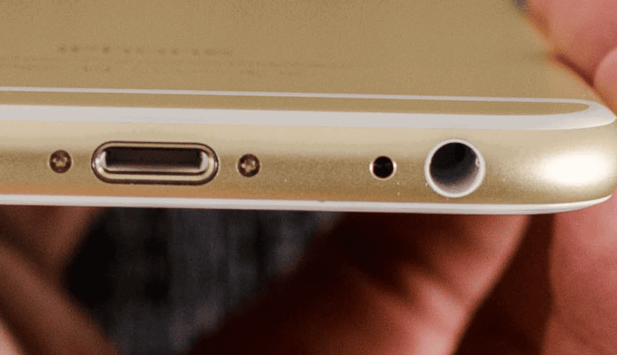 iPhone avec guide de prise casque