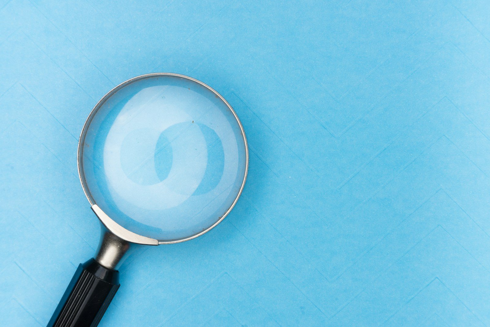 Meilleurs outils de recherche d'image inverse pour identifier les images en 2025