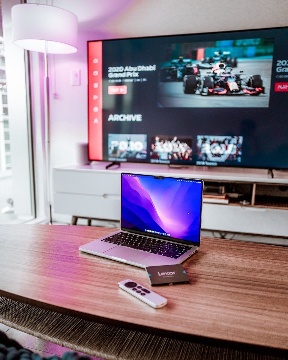Comment connecter facilement un MacBook à un téléviseur